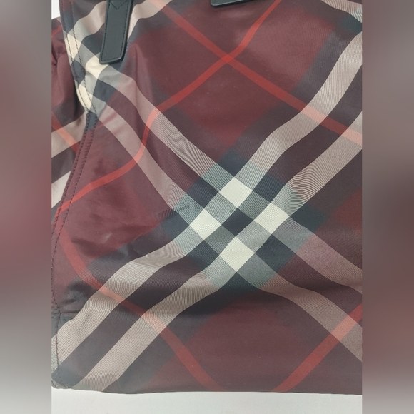 Burberry Authentic Buckleigh Packable Tote - Picture 6 of 16